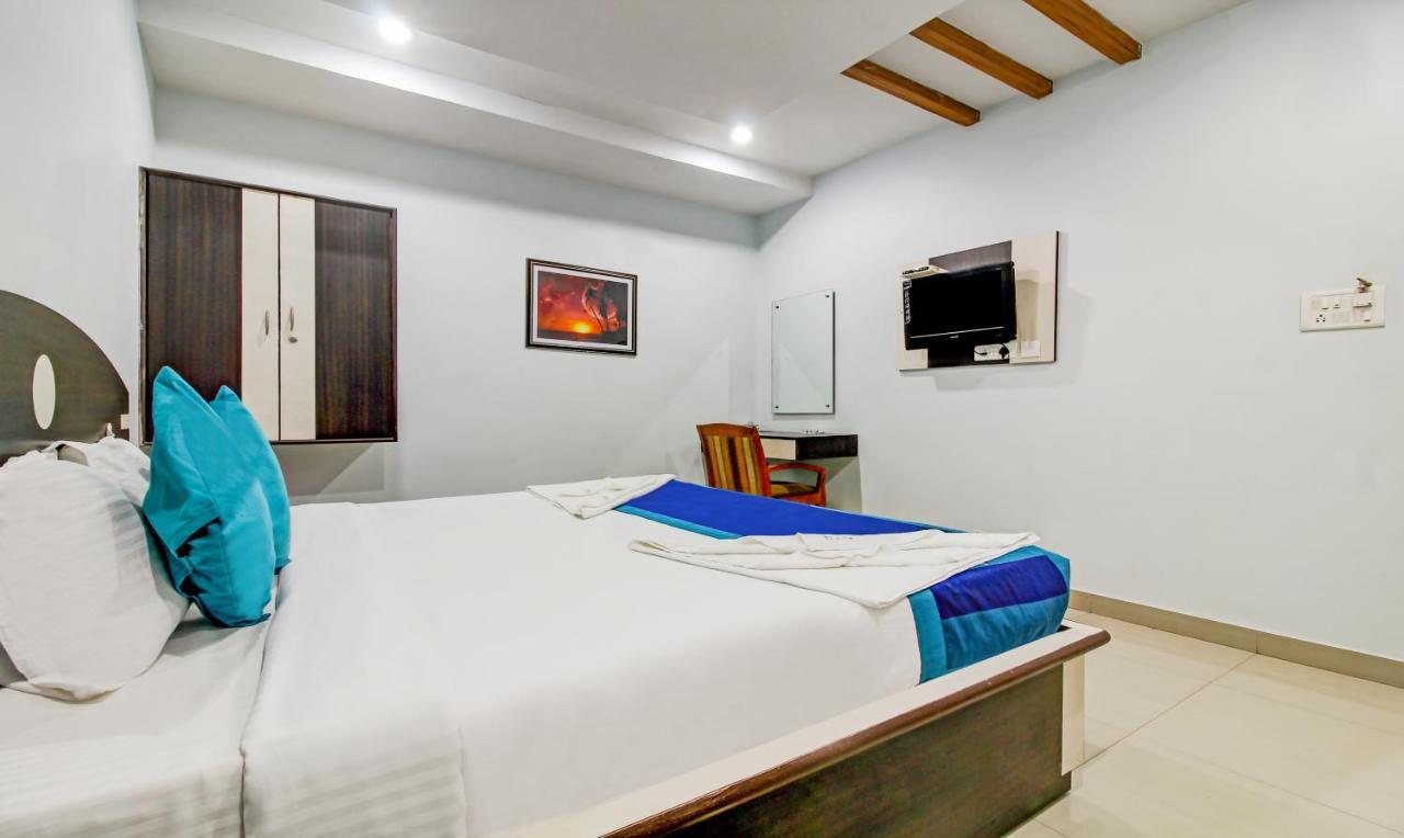 Hotel S Y N Residency Haidarábád Kültér fotó